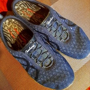 ❤Blue Skechers Sz 6.5 Bundle any 2 $15 items for $25.❤